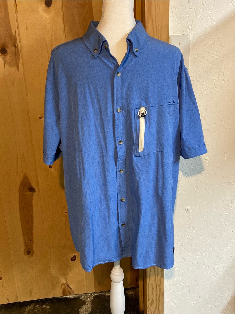 Men's Casual Button-Down Short Sleeve Shirt in Blue with Chest Zip Pocket vented